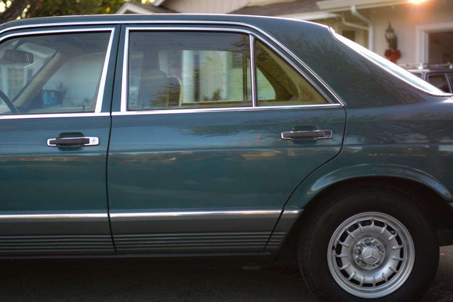 Детали экстерьера Mercedes-Benz 280 SE (W126) 1983 года  (EU) (фото 20 из 62)